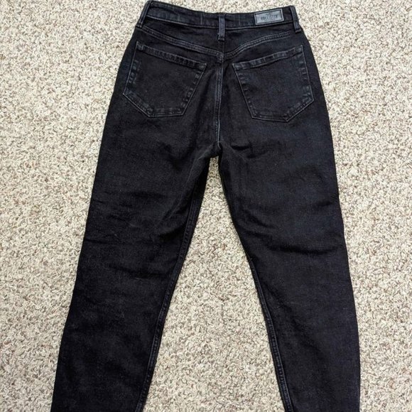 HOLLISTER: Ultra High Rise Mom Jean - Picture 2 of 3
